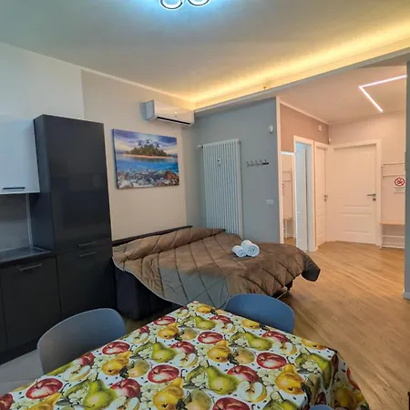Marcella C Apartman *